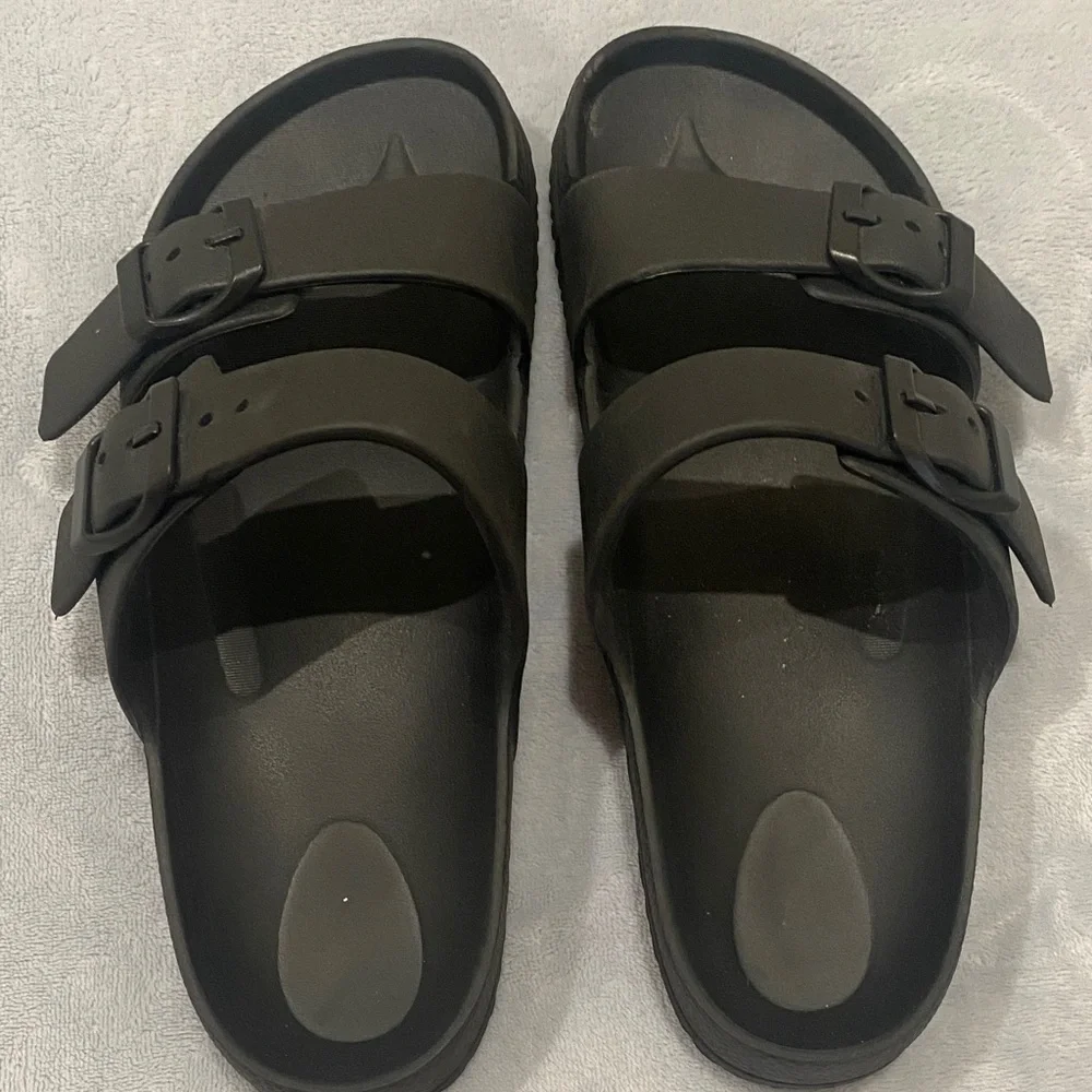 Sleek Black Women's Buckle Sandals - Picture 5 of 5